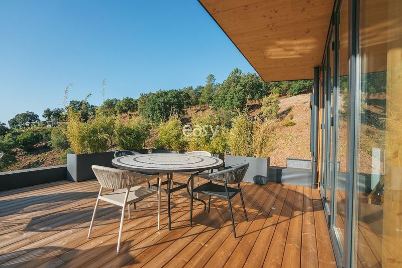 Location of the photoshoot in the beautiful and scenic Saint Tropez in FRANCE